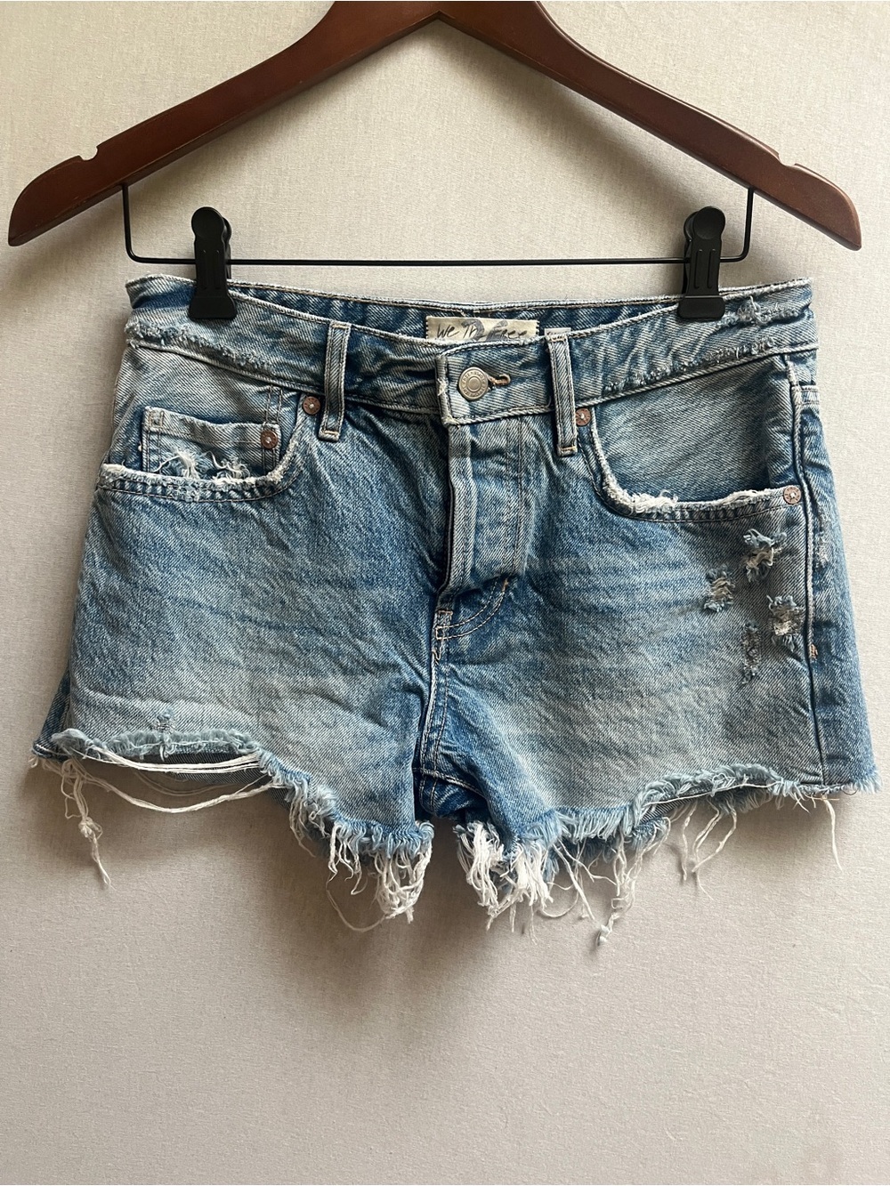 We The Free Riley Distressed Denim Button Fly Raw Hem Cutoff Shorts Size 26